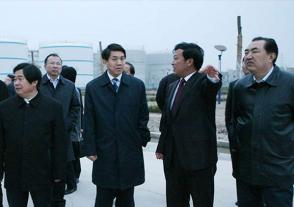 2010年4月10日，时任中国气象局党组书记、局长郑国光视察金年会。