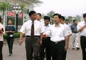 2005年8月31日，时任江苏省副省长，现任第十四届全国政协常委、农业和农村委员会副主任张桃林视察金年会。