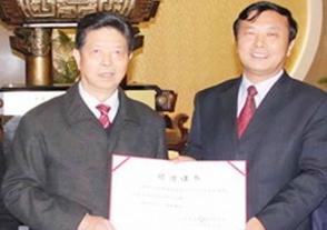 2011年11月14日，原江苏省人大常委会副主任王霞林视察金年会。