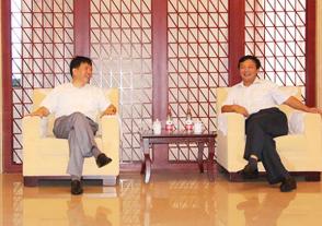 2012年8月21日，时任江苏省副省长徐鸣视察金年会。