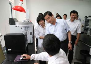 2011年7月20日，时任江苏省副省长史和平视察金年会。