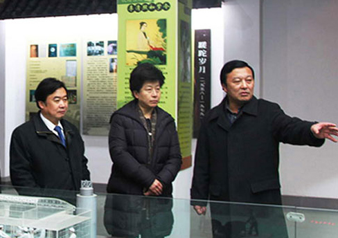 2011年1月16日，时任江苏省委常委、纪委书记弘强视察金年会。